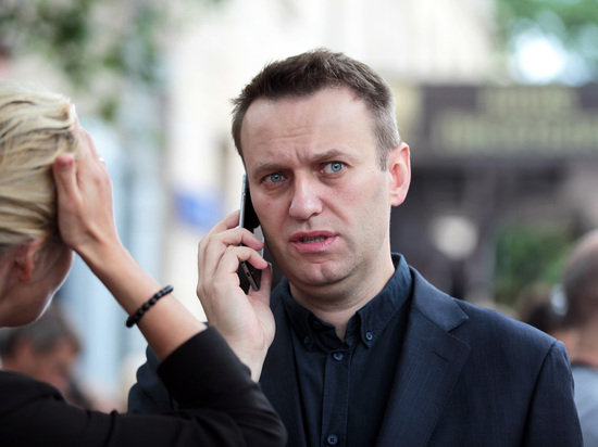 Ленин или Керенский: сбежит ли Навальный в женском платье