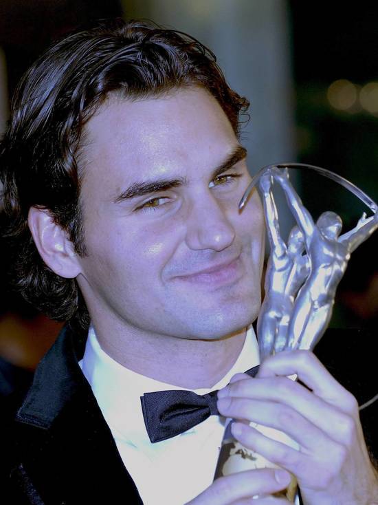 Теннисист Федерер стал самым возрастным победителем Уимблдона