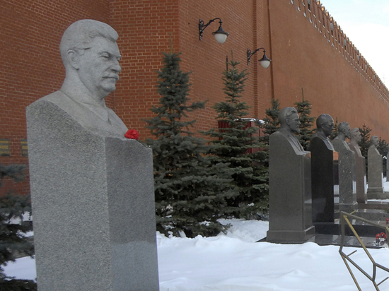Призрак Сталина всегда возвращается в Россию накануне больших перемен