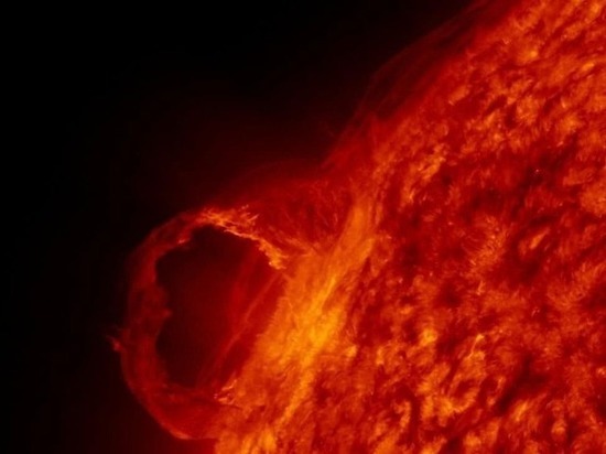 На Солнце обнаружено пятно, по размерам превосходящее Землю