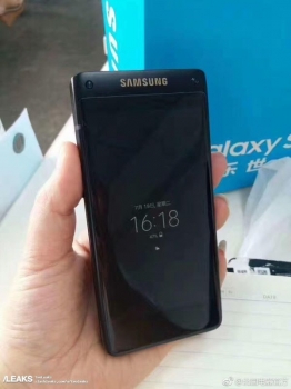 Раскладной смартфон Samsung W2018 показался на «живых» снимках