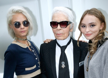 Карл Лагерфельд стал автором новой съемки для Chanel с Лили-Роуз Депп и Карой Делевинь