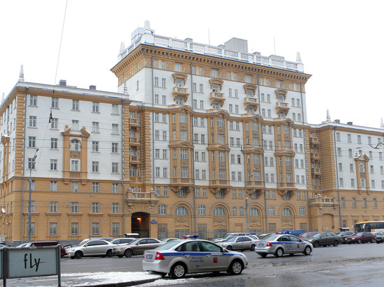 Закрытие Америки: посольство США в России приостанавливает выдачу виз