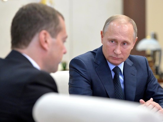 «Медведев превратился в чемодан без ручки»: уволит ли Путин премьера-рекордсмена