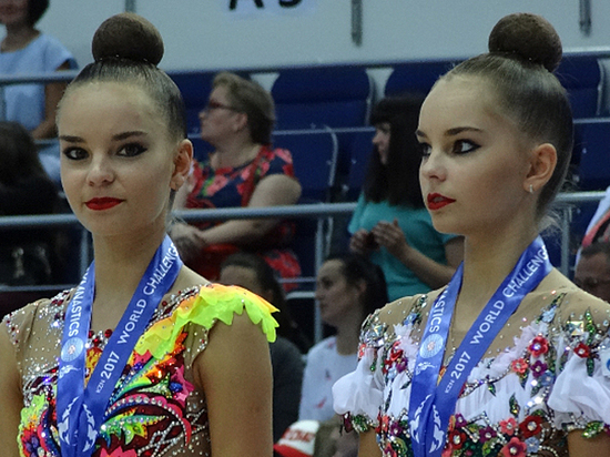 Первые медали ЧМ по художественной гимнастике принесли России сестры-близнецы Аверины