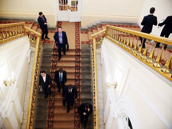 СМИ: до конца года Путин уволит десяток губернаторов