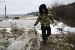 Миасцы чистили берег озера Тургояк от мусора