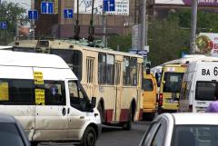 В Челябинске водитель запер двух детей в маршрутке за нерасторопность матери